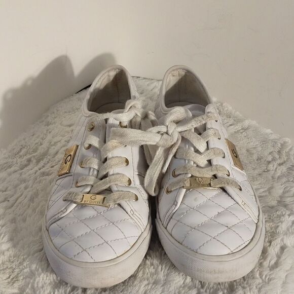 G By Guess "Backers 2" White Quilted Women's Sneakers - Picture 2 of 7